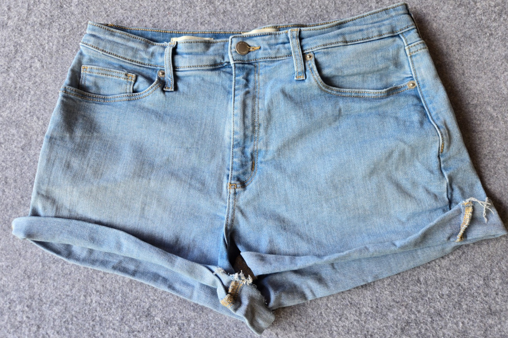 Universal Thread Cut off Shorts High Rise 90's Baggy Light Wash Size 12 (31"x3")
